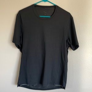 Lululemon short sleeve shirt